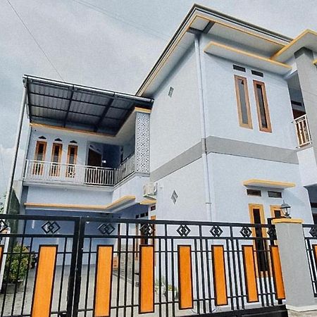 Griya Mbak Tafik Syariah 호텔 Gendingan 외부 사진